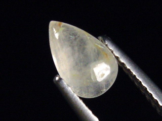 Preview: Phenakit 1,02 Ct. Tropfen Cabochon selten - Piracicaba, Minas Gerais, Brasilien