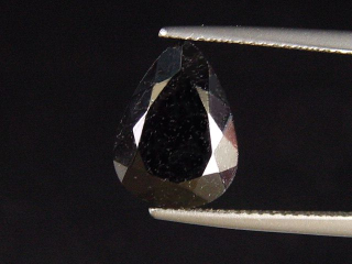 Sapphirin 5,60 Ct. Tropfen facettiert selten - Madag.