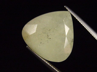 Datolith 22,48 Ct. Tropfen geschliffen - Charcas, Mexiko
