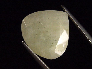 Datolith 11,29 Ct. Tropfen geschliffen - Charcas, Mexiko