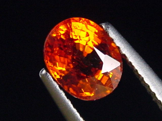 Spessartit Granat 1,62 Ct. leuchtend orange 7 x 5,5 mm Oval Tansania