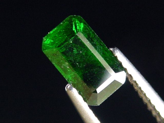 Preview: Tsavorit Granat 1,80 Ct. Spitzenfarbe Oktagon Tansania