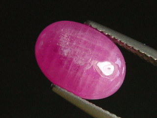 Rubin 4,24 Ct. Oval Cabochon - Rosarot - behandelt 11 x 8 mm