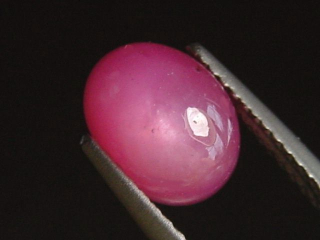 Rubin 4,65 Ct. Oval Cabochon - Rosarot - behandelt 9 x 7 mm