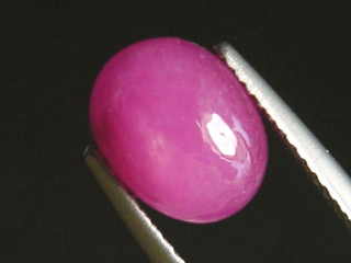 Rubin 4,39 Ct. Oval Cabochon - Rosarot - behandelt 9,5 x 7,5 mm