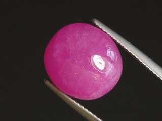 Rubin 16,15 Ct. Oval Cabochon - Rosarot - behandelt 13,5 x 12 mm