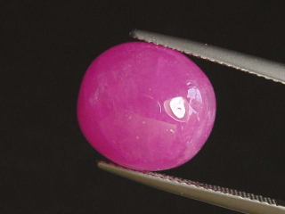 Preview: Rubin 16,15 Ct. Oval Cabochon - Rosarot - behandelt 13,5 x 12 mm