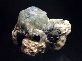 Turmalin Kristall Stufe 42 mm blaue Kappe - Tansania