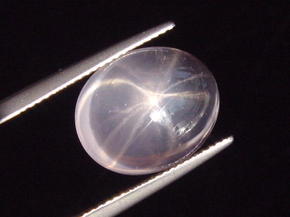 Sternrosenquarz / Stern Rosenquarz 7,48 Ct. Oval Cabochon