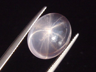 Sternrosenquarz / Stern Rosenquarz 7,48 Ct. Oval Cabochon