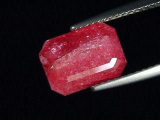 Rhodonit 3,87 Ct. Kirschrot Oktagon - Minas Gerais, Brasilien B-Qualität