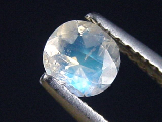 Adular Mondstein 0,39 Ct. feines blau Rund Sri Lanka