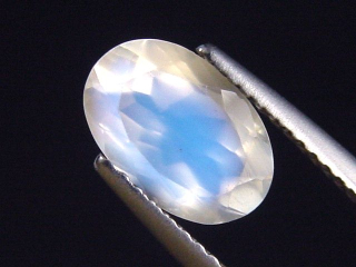 Adular Mondstein 1,78 Ct. feines blau Oval Sri Lanka
