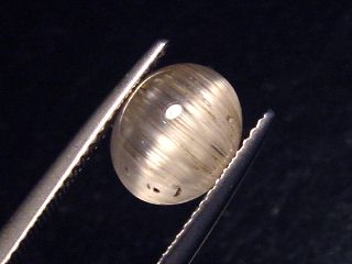 Topaz cat's eye 3,36 Ct. rare oval cabochon - Minas Gerais, Brazil