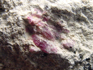 Bixbite / red Beryl 38 mm specimen - Wah Wah mnts., Utah, USA