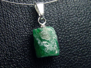 Smaragdkristall Anhänger 10 mm Kristall in 925 Silber