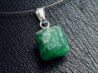 Preview: Smaragdkristall Anhänger 8,5 mm Kristall in 925 Silber