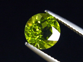Preview: Peridot 2,42 Ct. Apfelgrün - 8 mm Rund Sri Lanka