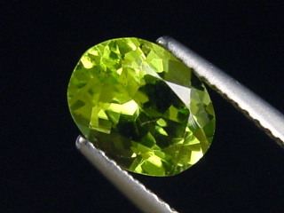 Peridot 1,99 Ct. Apfelgrün - 8,5 x 6,5 mm Oval Sri Lanka