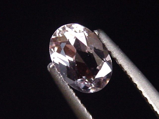 Preview: Petschit / violetter Skapolith 0,66 Ct. Oval Tansania