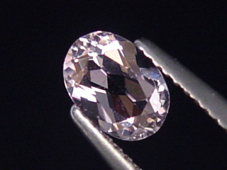 Petschit / violetter Skapolith 0,66 Ct. Oval Tansania