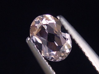 Petschit / violetter Skapolith 0,66 Ct. Oval Tansania