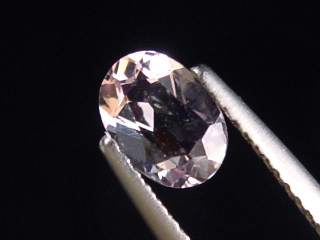 Petschit / violetter Skapolith 0,60 Ct. Oval Tansania