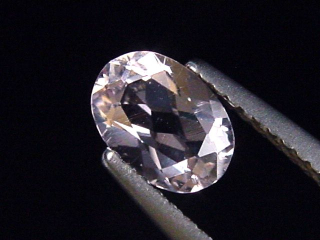 Petschit / violetter Skapolith 0,64 Ct. Oval Tansania