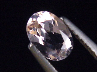Preview: Petschit / violetter Skapolith 0,64 Ct. Oval Tansania