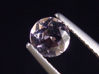 Petschite / violet Skapolite 0,43 Ct. round Tanzania
