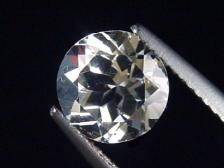 Preview: Weißer Topas 2,35 Ct. - Rund 8 mm Brasilien
