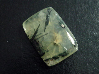 Prehnit 23,66 Ct. Kissen Cabochon Australien