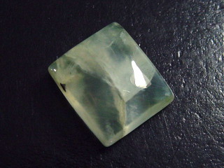 Preview: Prehnit 24,44 Ct. Rechteck Cabochon Australien B-Qualität