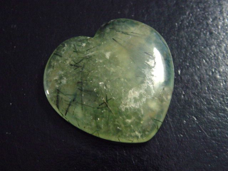 Preview: Prehnit 44,77 Ct. Herz Cabochon Australien