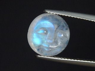 Rainbow Moonstone intaglio 4,63 Ct. man in the moon round cabochon