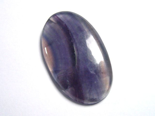 Preview: Farbwechsel Fluorit 44,96 Ct. grün zu violett Oval Cabochon B-Qualität