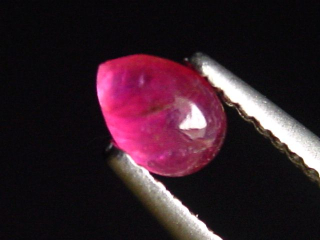 Pezzottait 0,48 Ct. Tropfen Cabochon - selten Madagaskar