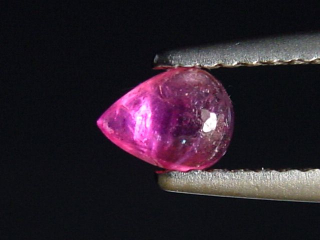 Pezzottait 0,42 Ct. Tropfen Cabochon - selten Madagaskar
