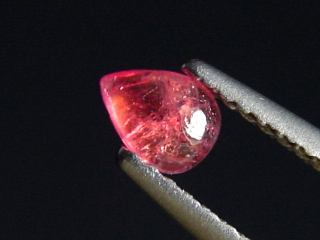 Pezzottait 0,29 Ct. Tropfen Cabochon - selten Madagaskar