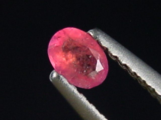 Pezzottait 0,17 Ct. Oval facettiert - selten Madagaskar