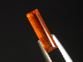 Preview: Kyanit / Disthen 1,04 Ct. orange Baguette Tansania