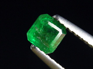 Smaragd 0,50 Ct. feines Grün 4 x 4 mm Oktagon Kolumbien