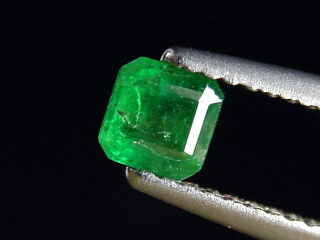 Smaragd 0,50 Ct. feines Grün 4 x 4 mm Oktagon Kolumbien