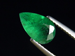 Preview: Smaragd 1,45 Ct. feines Grün 10 x 6 mm Tropfen Kolumbien