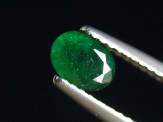 Preview: Smaragd 0,54 Ct. feines Grün 5,5 x 4 mm Oval Kolumbien