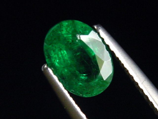 Preview: Smaragd 1,39 Ct. Spitzenfarbe 8 x 6 mm Oval Kolumbien