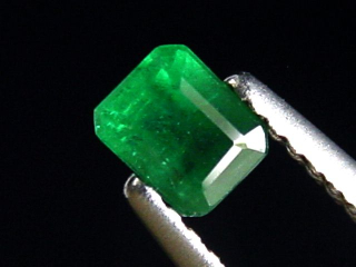 Preview: Smaragd 0,50 Ct. Spitzenfarbe 4,5 x 3,5 mm Oktagon Kolumbien