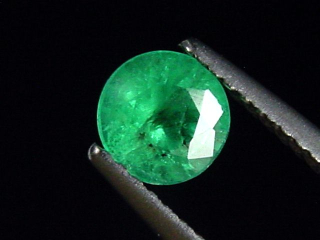 Smaragd 0,63 Ct. feines Grün 5,5 mm Rund Kolumbien