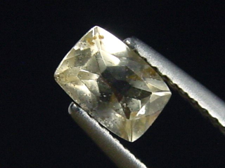 Topas 0,97 Ct. Kissenschliff facettiert - Schneckenstein, Sachsen, Deutschland
