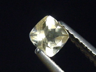 Topas 0,49 Ct. Kissenschliff facettiert - Schneckenstein, Sachsen, Deutschland